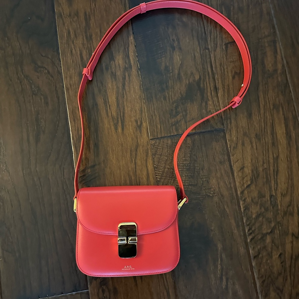 APC Grace Mini Rouge EUC